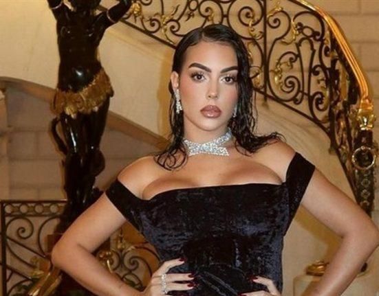 أطلت من داخل طائرة خاصة.. سعر منزل رونالدو وحبيبته الجديد في الرياض خيالي!