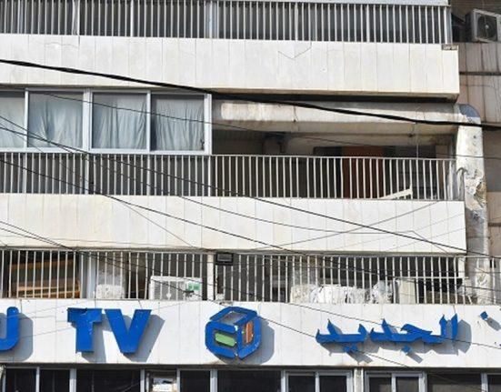 بالصورة: سوي على الأرض.. مذيعة “الجديد” توثق دمار منزلها في الشياح: “من التراب وعاد ترابا”