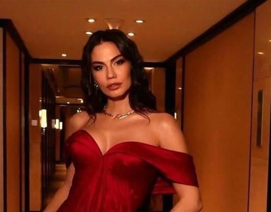 تحدثت بالعربية.. النجمة التركية الشهيرة تخطف الأنظار في دبي بإطلالة كالأميرات شاهدوا كيف بدت (فيديو)