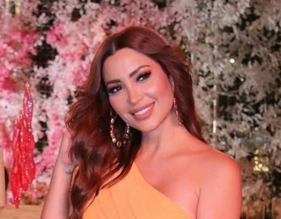 أطلت بروب الاستحمام.. ممثلة سورية شهيرة في مرمى الانتقادات شاهدوا الفيديو