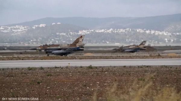 طائرات الاحتلال تستهدف جميع المطارات العسكرية في دمشق - موقع الخليج الان