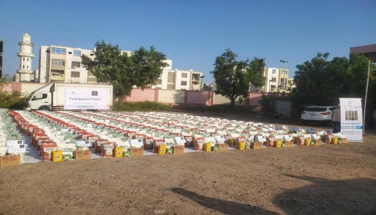 منح سلة غذائية لمتعاقدات محو الأمية في العاصمة عدن