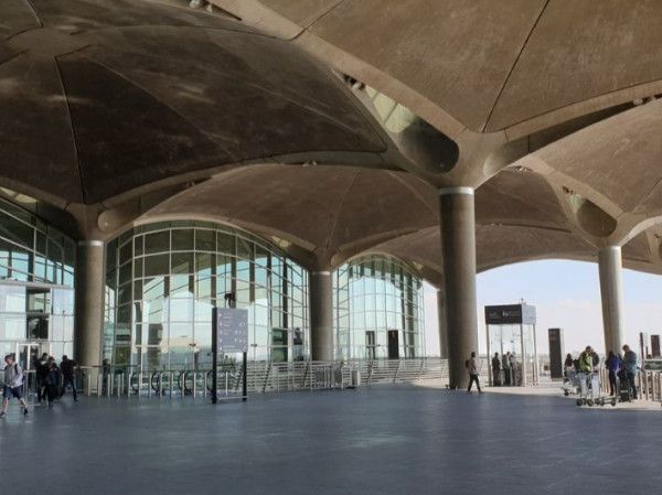 الأردن يغلق مجاله الجوي مجدداً بسبب التصعيد.. والخطوط السورية تعلق رحلاتها - موقع الخليج الان