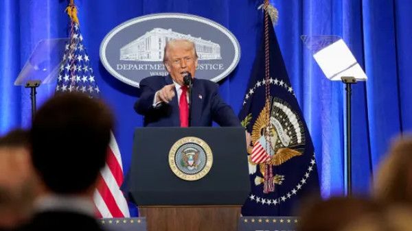 ترامب: لا علاقة لنا بهجوم إسرائيل وسنرد بقوة إذا هاجمتنا إيران - الخليج الان