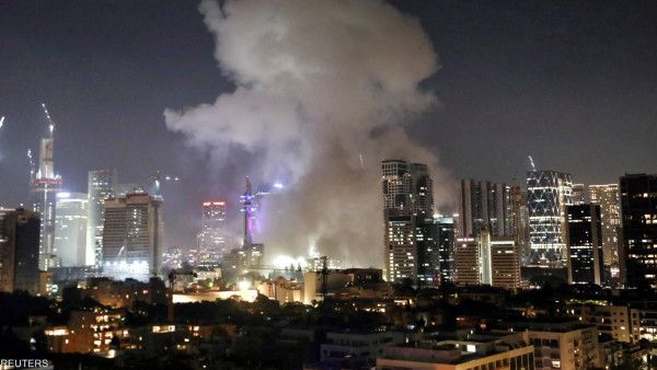تضرر عدد من المباني في تل أبيب بشظايا الصواريخ الإيرانية - موقع الخليج الان