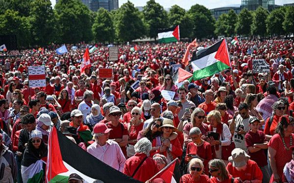 هولندا: 150 ألف متظاهر في لاهاي ضد حرب الإبادة بغزة - الخليج الان