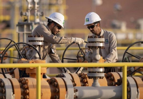 أسعار النفط تقفز 7% مع تصاعد التوتر بين إيران وإسرائيل - موقع الخليج الان