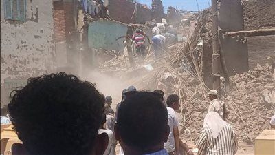 انهيار منزل بدندرة .. وجهود مكثفة لانتشال فتاة محتجزة تحت الأنقاض في قنا - الخليج الان