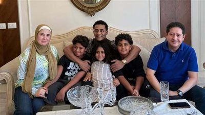 محمد رمضان يعلن تصالح نجله مع زميله بعد واقعة تعديه عليه: كل اللي فات إشاعات عمر وعلي اخوات - الخليج الان
