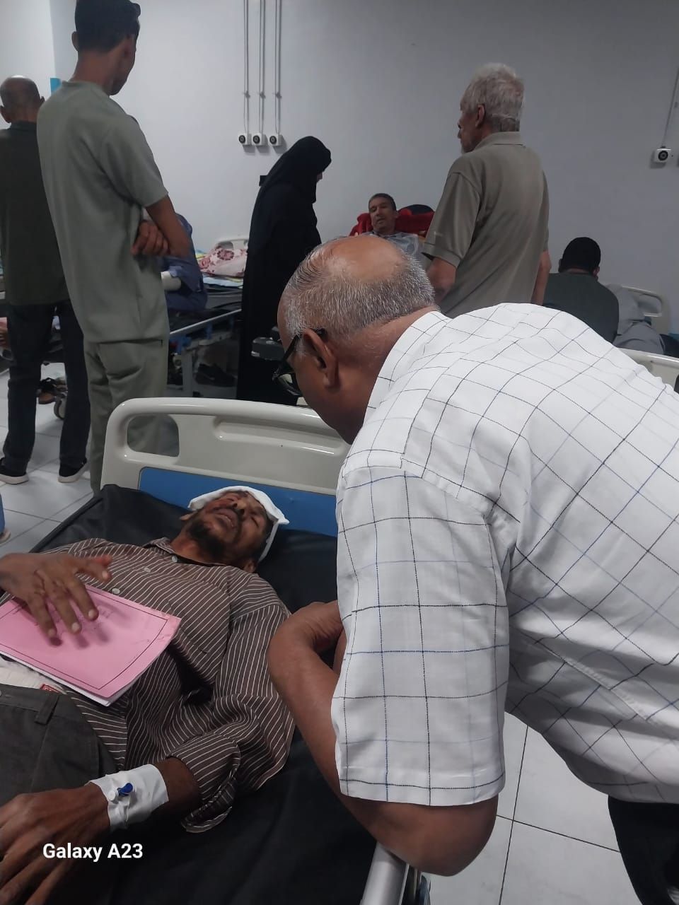 وفاة سائق وإصابة 7 معلمين في حادث خلال توجههم لأداء امتحانات الثانوية العامة بقنا.. ونقابة المعلمين تتابع - الخليج الان