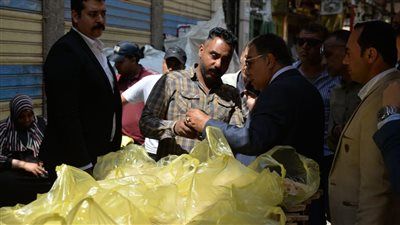 محافظ الدقهلية في جولة صباحية بالمنصورة ويوجه باتخاذ إجراءات قانونية تجاه مخبز مخالف بمنطقة ميت حدر - الخليج الان