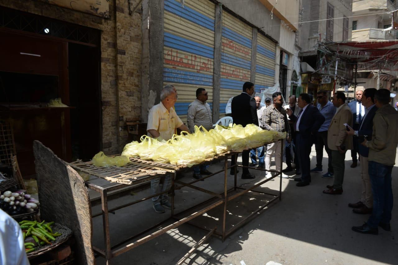 محافظ الدقهلية في جولة صباحية بالمنصورة ويوجه باتخاذ إجراءات قانونية تجاه مخبز مخالف بمنطقة ميت حدر - الخليج الان