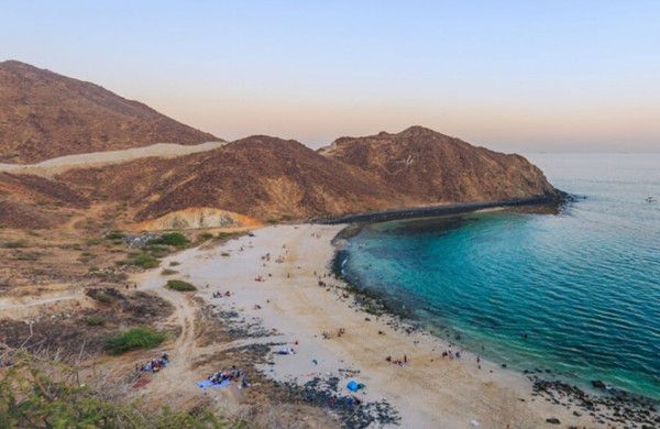 خفر السواحل الإماراتي يخلي طاقم ناقلة نفط بعد حادث تصادم في بحر عمان - الخليج الان