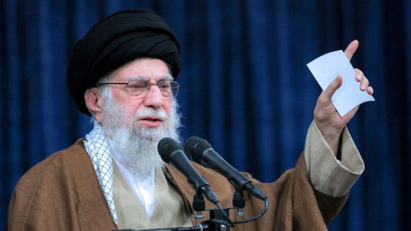 خامنئي: الشعب الإيراني لنْ يستسلم.. وأيّ هجوم أميركي ستكون عواقبه وخيمة - الخليج الان