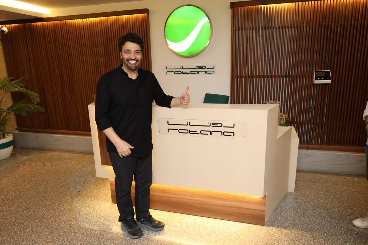 بالصور.. تفاصيل تعاقد حميد الشاعري مع روتانا - الخليج الان