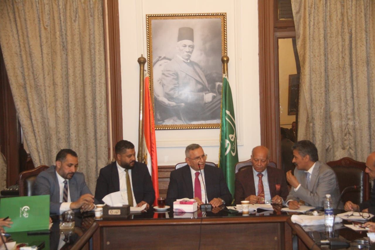 رئيس الوفد يطالب بتعديل نص المادة 40و41من قانون العمل الجديد - الخليج الان