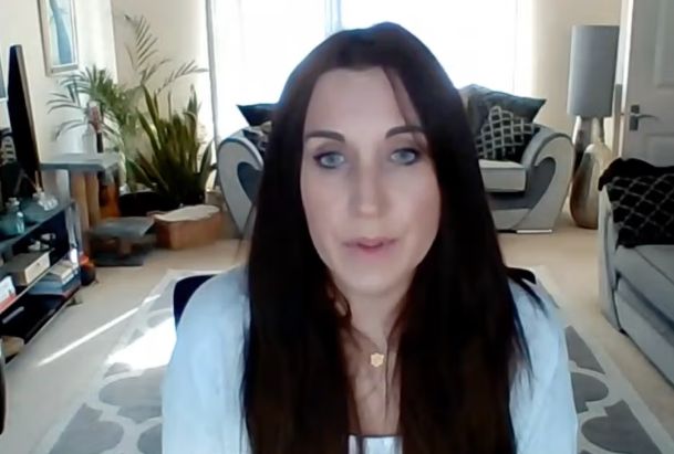 الرحلة الملتوية.. كاترين بيريز شاكدام كاتبة نظام الملالي التي تحولت إلى جاسوسة - الخليج الان