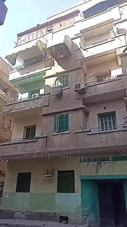 ولد به الفنان الراحل وشهد على طفولته.. تفاصيل انهيار عقار نور الشريف بالسيدة زينب - الخليج الان