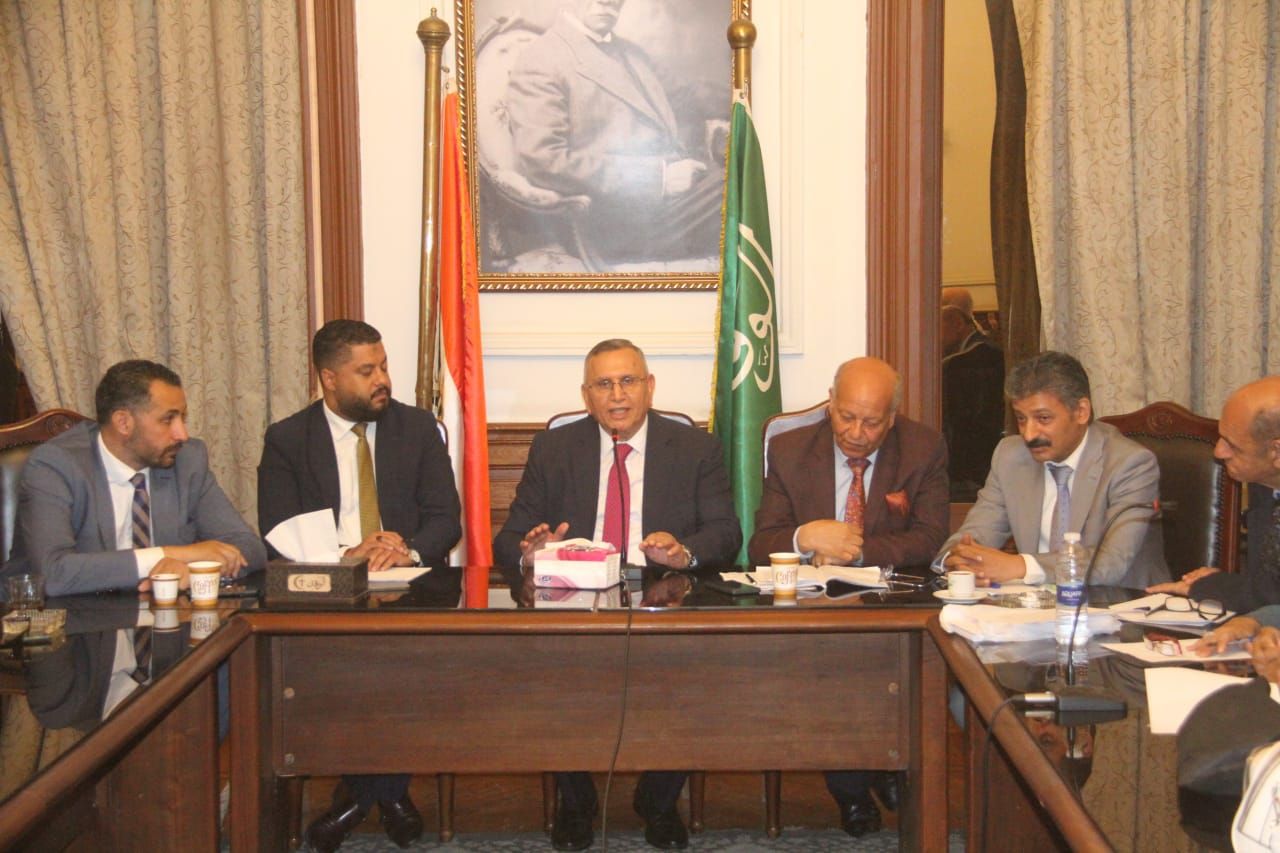 رئيس الوفد يطالب بتعديل نص المادة 40و41من قانون العمل الجديد - الخليج الان