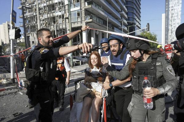 فيديو:رشقة إيرانية عنيفة تُصيب مستشفى سوروكا ومبنى البورصة وتخلّف إصابات ودماراً واسعاً بتل أبيب - الخليج الان