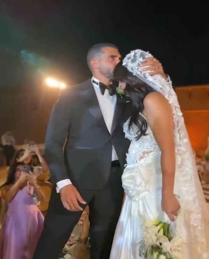 بكاء ماجد المصري وتأثر ابنته.. اللقطات الأولى من زفاف ماهيتاب ابنة ماجد المصري - الخليج الان