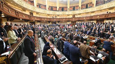 بعد تصديق الرئيس السيسي.. حبس 6 أشهر وغرامة 30 ألف جنيه حال تعمد إتلاف لوحات تعريف العقارات وفقا للقانون الجديد - الخليج الان