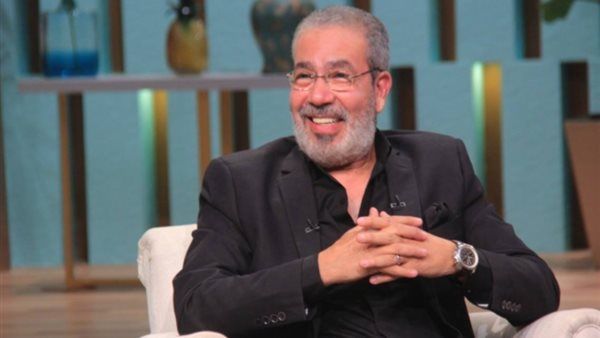 بعد المطالبات بترحيلها.. مدحت العدل يدافع عن هند صبري: عارفين حبها لمصر - الخليج الان