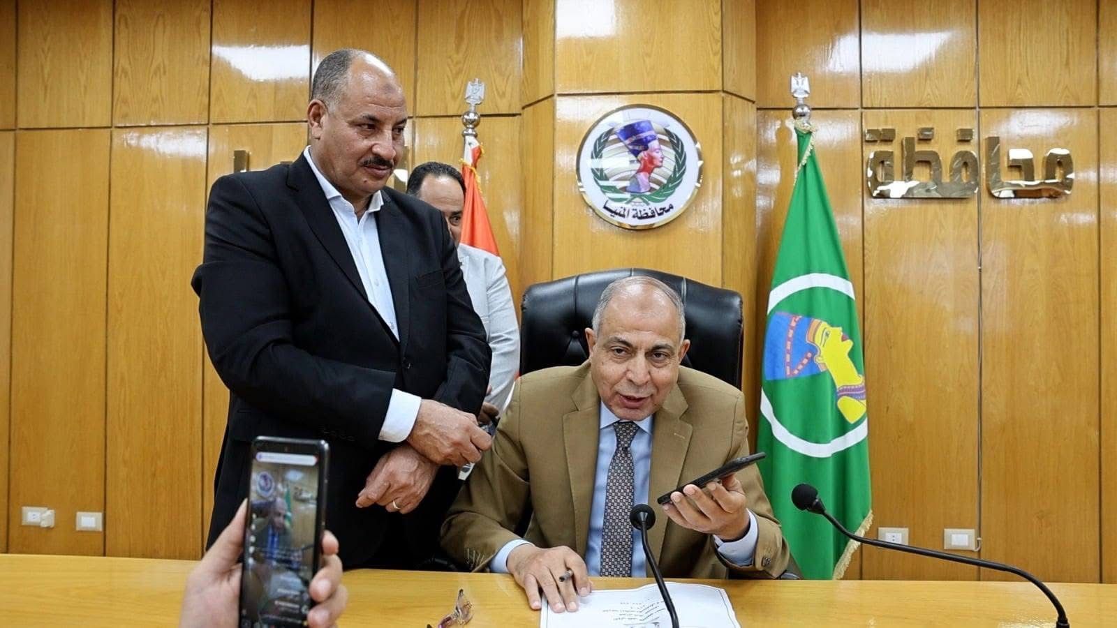 محافظ المنيا يعلن نتيجة الشهادة الإعدادية وسط أجواء من الفرحة.. و يهنئ الأوائل هاتفيا - الخليج الان