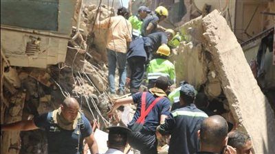 استمرار عمليات البحث عن مفقودين أسفل عقارين منهارين بحدائق القبة - الخليج الان