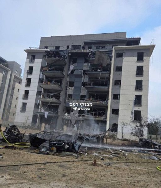 صاروخ إيراني يستهدف مركزاً للأمن السيبراني قرب مبنى "مايكروسوفت" في بئر السبع - الخليج الان