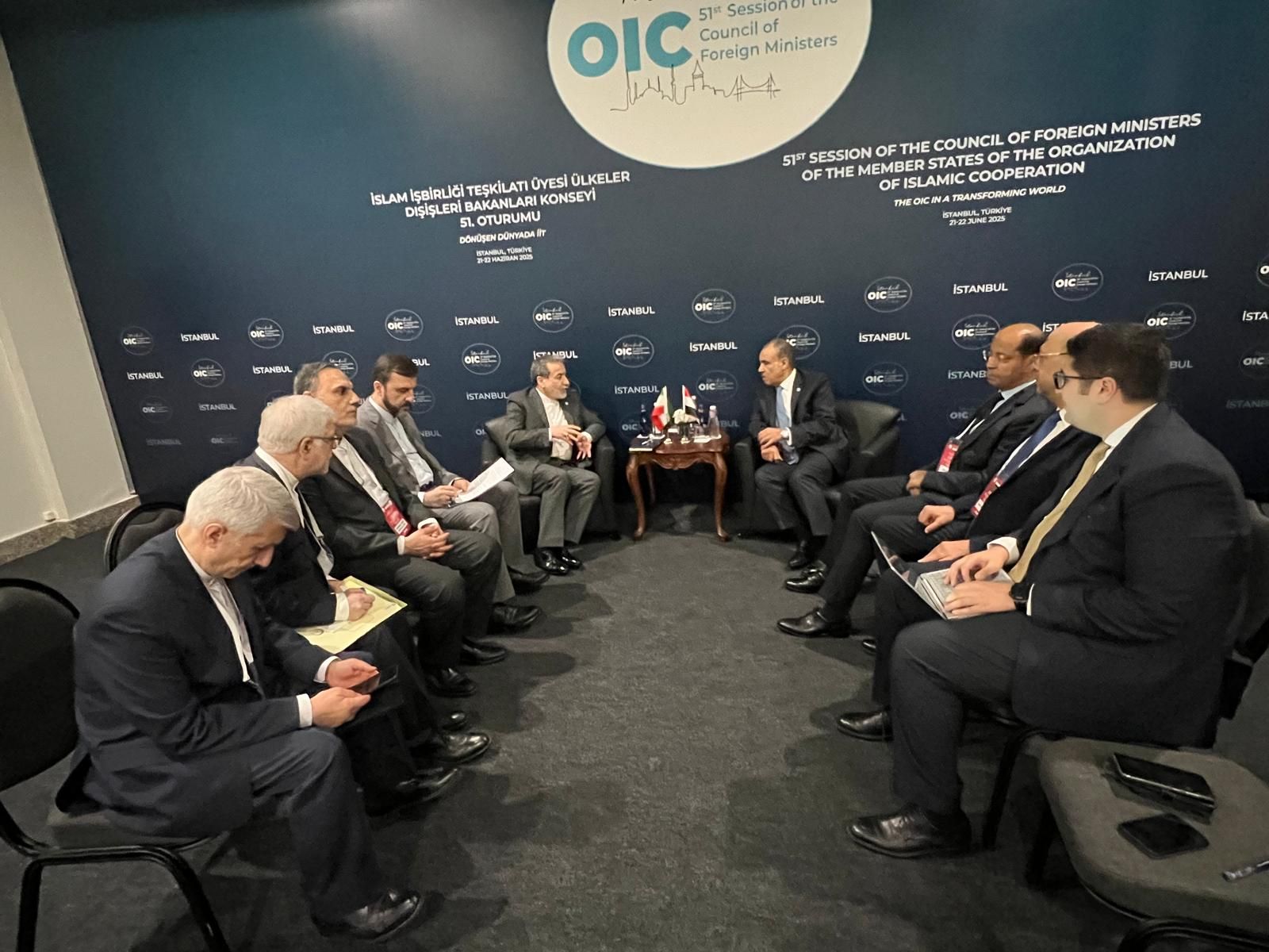 وزير الخارجية يلتقي بنظيره الإيراني في إسطنبول.. ماذا دار بينهما؟ - الخليج الان