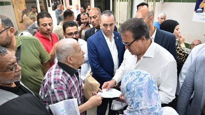 وزير الصحة يتفقد العيادات الخارجية بمستشفى مدينة نصر.. ويوجه باتخاذ عدة إجراءات للتيسير على المرضى وخاصة كبار السن - الخليج الان