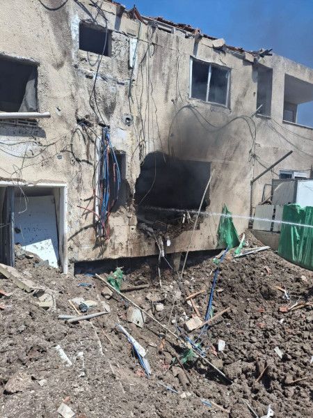 هجوم إيراني بالمسيّرات يستهدف مواقع متعددة في إسرائيل منذ الصباح (فيديو) - الخليج الان