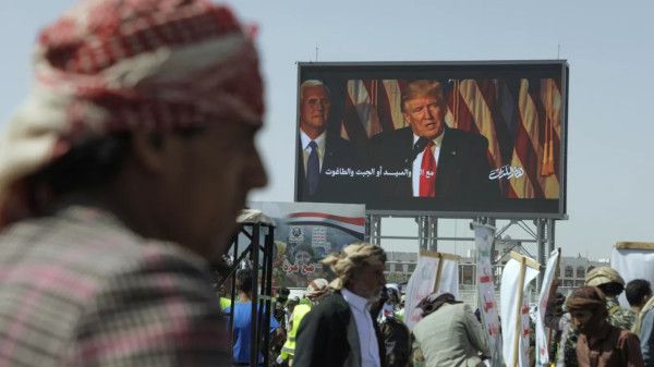 الحوثيون يهددون باستهداف السفن الأمريكية في البحر الأحمر حال مشاركتها في الهجوم على إيران - الخليج الان