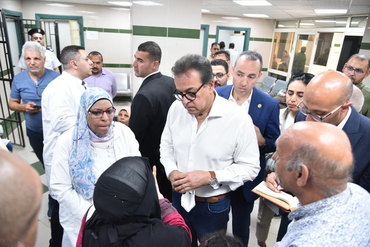 وزير الصحة يتفقد العيادات الخارجية بمستشفى مدينة نصر.. ويوجه باتخاذ عدة إجراءات للتيسير على المرضى وخاصة كبار السن - الخليج الان