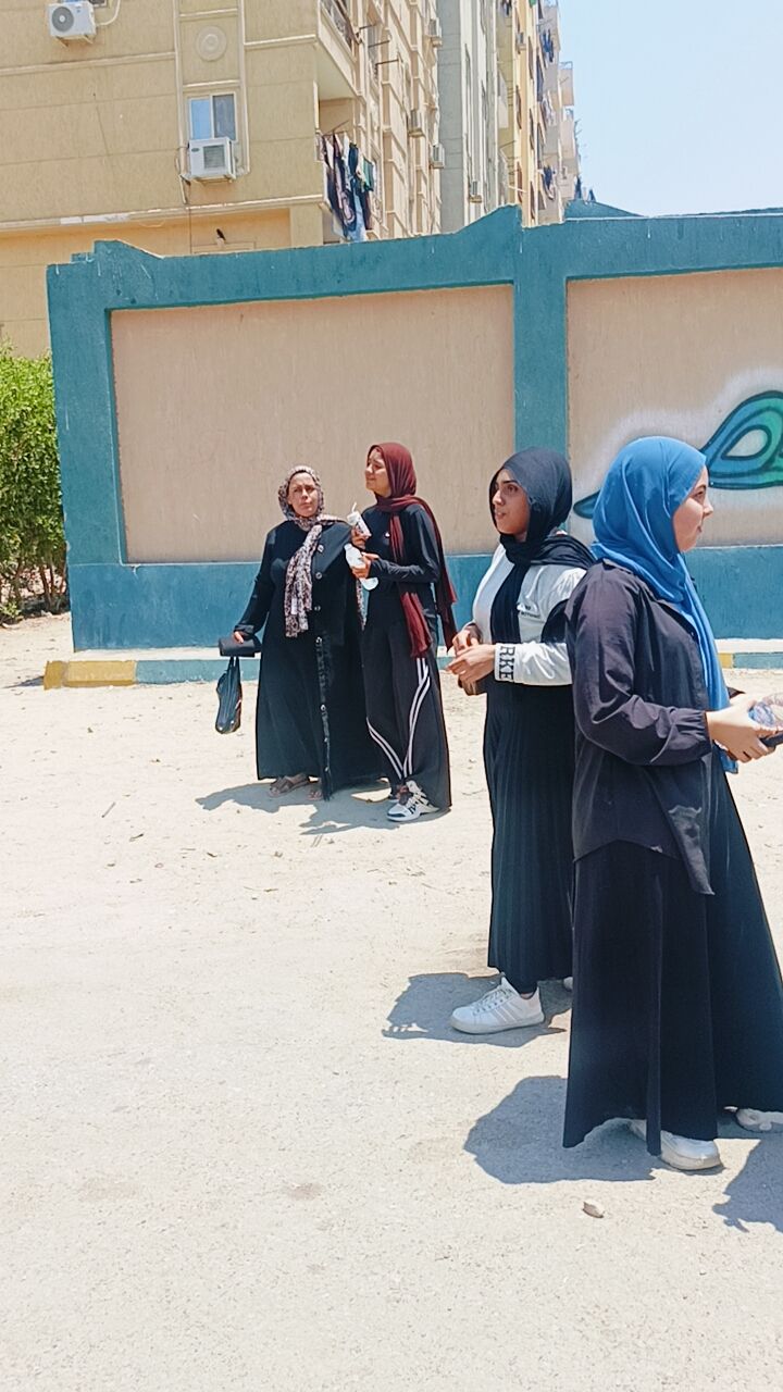 عايز ٤ ساعات.. طلاب الثانوية العامة يشكون من ضيق الوقت في امتحان اللغة العربية بالإسماعيلية - الخليج الان