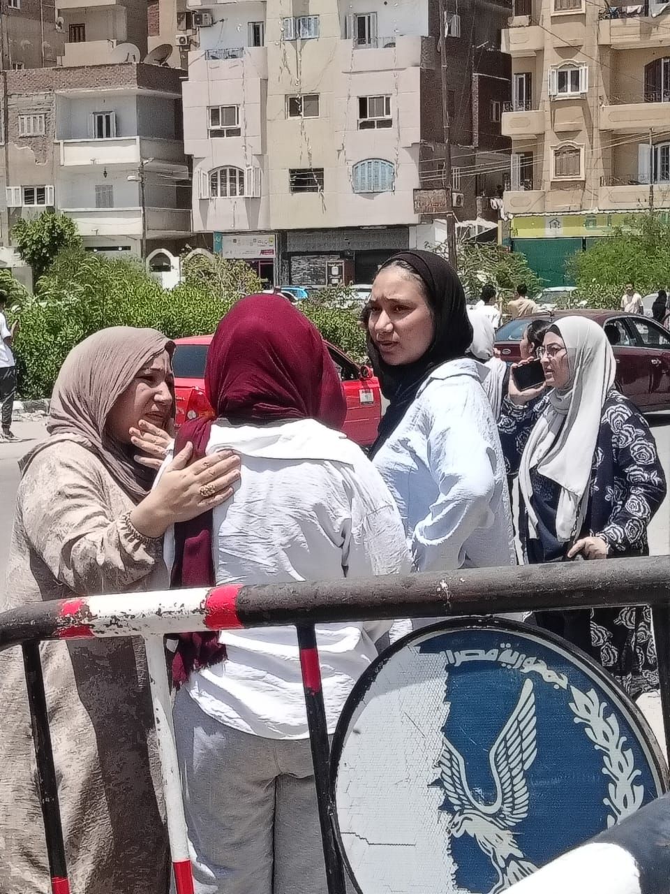 عايز ٤ ساعات.. طلاب الثانوية العامة يشكون من ضيق الوقت في امتحان اللغة العربية بالإسماعيلية - الخليج الان