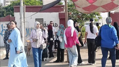 وسط تأمين شامل وإجراءات مشددة.. طلاب الثانوية العامة يؤدون امتحان اللغة العربية بالإسماعيلية - الخليج الان