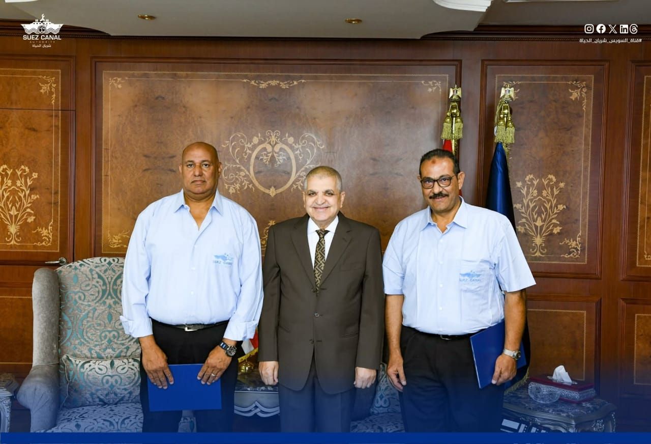 قناة السويس تكرّم مشرفي محطة إرشاد القنطرة لتفانيهم خلال حادث سفينة RED ZED 1 - الخليج الان