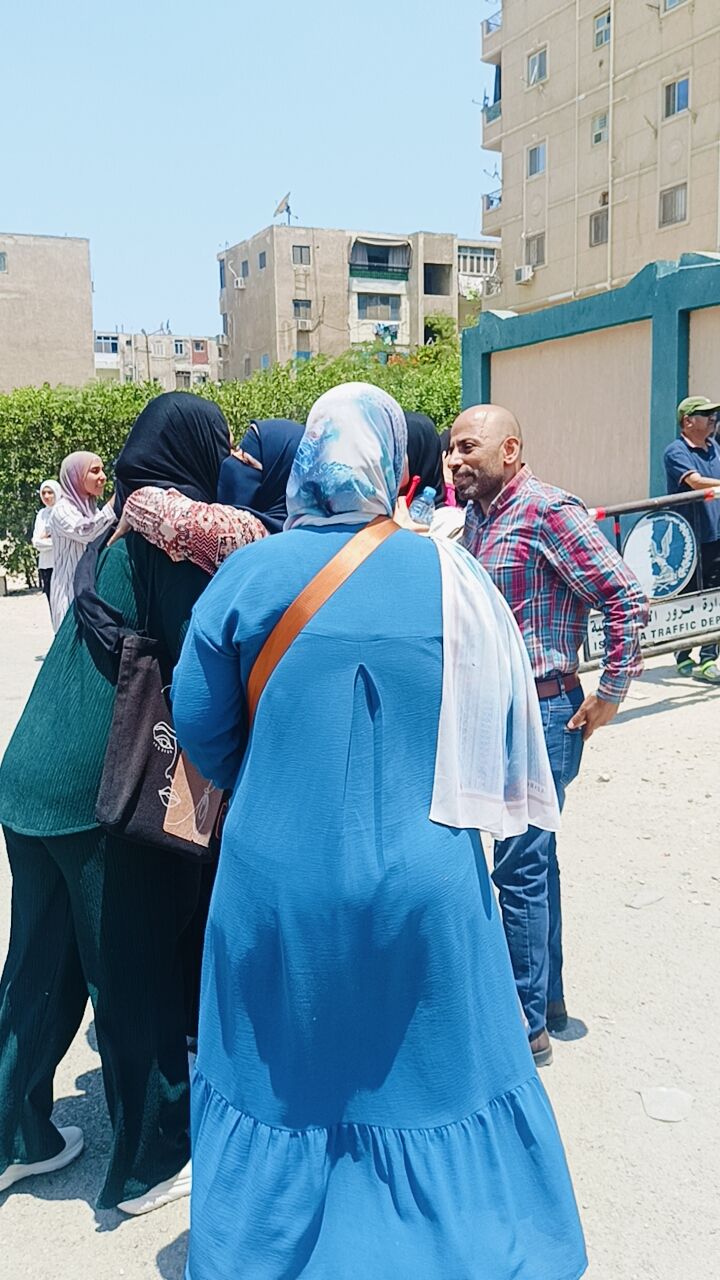 عايز ٤ ساعات.. طلاب الثانوية العامة يشكون من ضيق الوقت في امتحان اللغة العربية بالإسماعيلية - الخليج الان