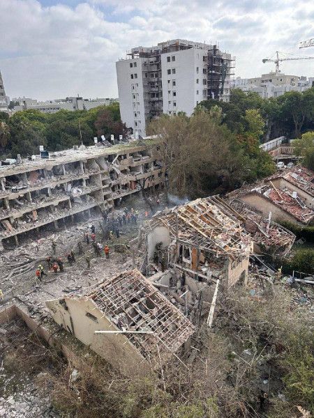 قصف صاروخي إيراني مكثف على إسرائيل.. إصابات وأضرار كبيرة في تل أبيب وحيفا (فيديو+صور) - الخليج الان