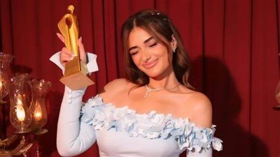 فخورة.. ملك زاهر تعلق على تكريمها كأفضل أداء تمثيلي عن مسلسل سيد الناس - الخليج الان