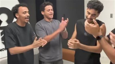 بحضور كزبرة.. سليم الترك يحتفل بـ عيد ميلاده مع الأصدقاء - الخليج الان