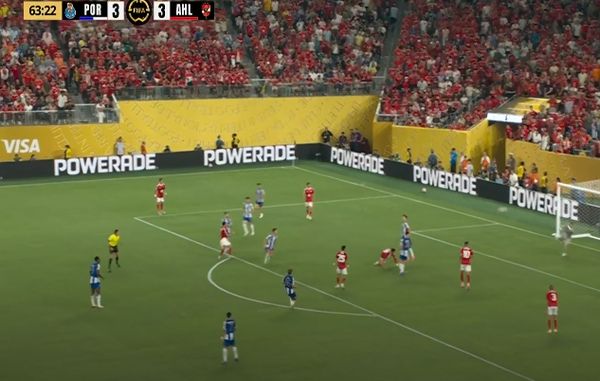 كأس العالم للأندية: محمد علي بن رمضان يسجل الهدف الرابع للأهلي في مرمى بورتو البرتغالي - الخليج الان