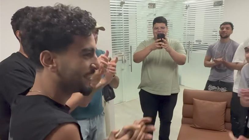 بحضور كزبرة.. سليم الترك يحتفل بـ عيد ميلاده مع الأصدقاء - الخليج الان