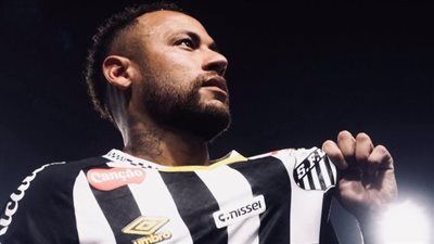 نيمار يجدد لـ سانتوس البرازيلي ويؤجل العودة لأوروبا حتى 2026 - الخليج الان