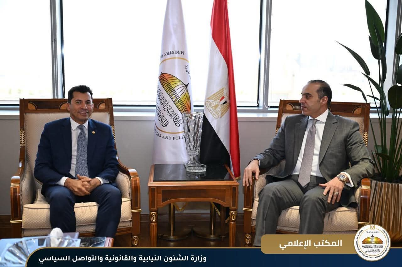 المستشار محمود فوزي خلال لقاء وزير الشباب وأعضاء كيانات شبابية: الدولة المصرية بقيادة الرئيس تولي اهتمامًا بالغًا بملف تمكين الشباب وتنمية مهاراتهم - الخليج الان