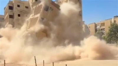 إزالة عقار آيل للسقوط بمساكن الكوكاكولا ضمن المرحلة الثانية من الموجة 26 بالإسماعيلية - الخليج الان