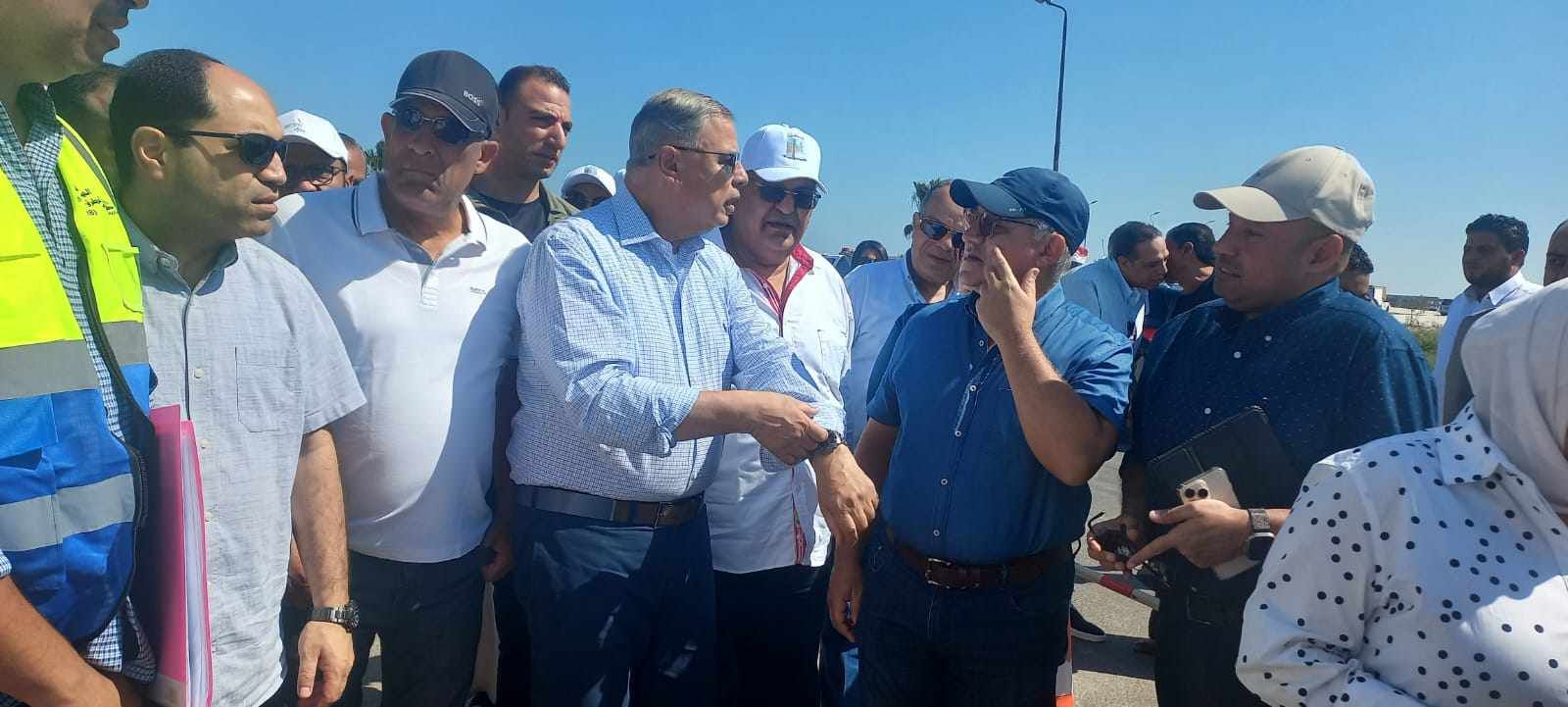 "لجنة الإدارة المحلية تتفقد مشروعات الإسكندرية.. السجيني يطالب بالشفافية في منظومة الطرق والمحافظ يشدد على المتابعة - الخليج الان