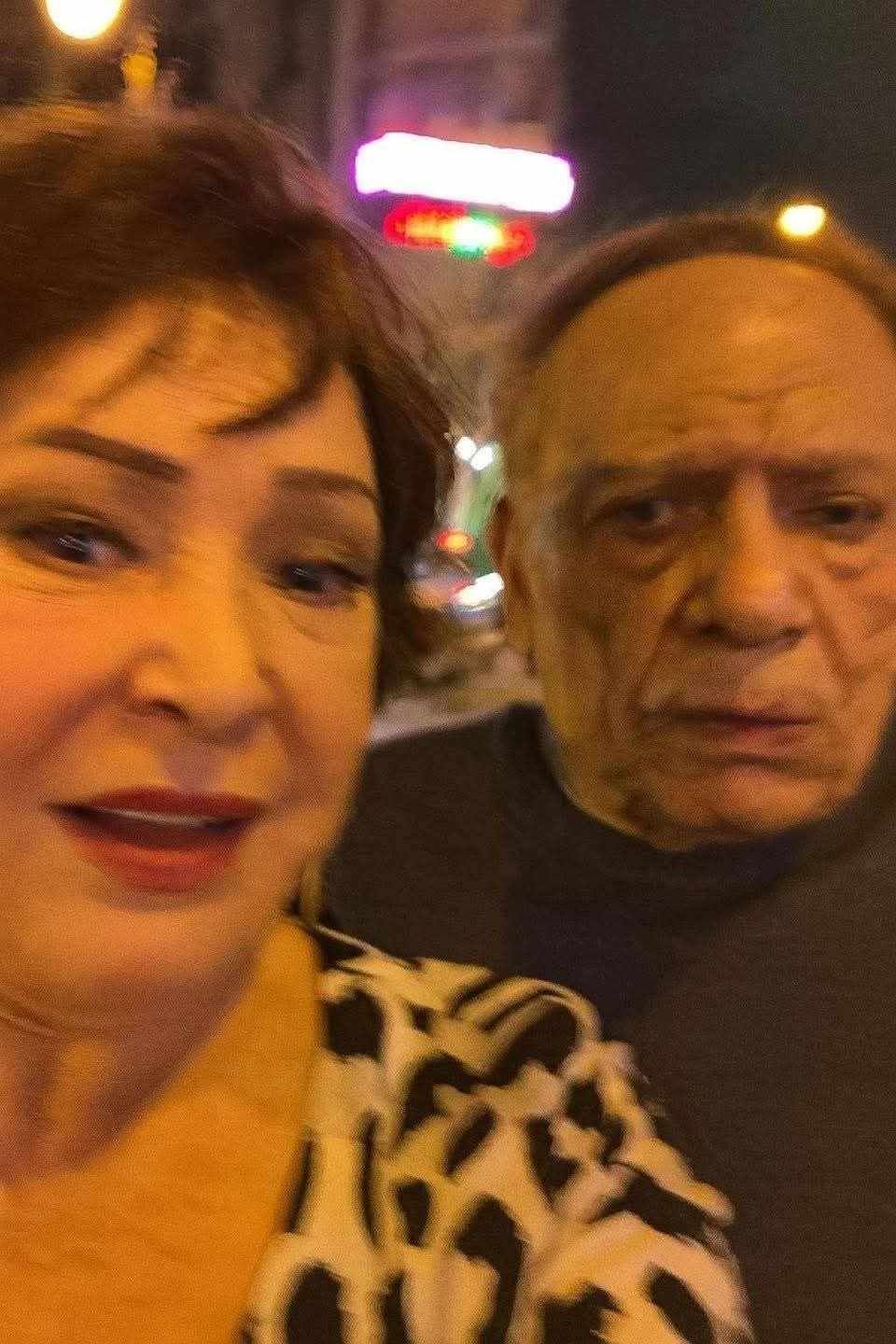 حقيقة ظهور عادل إمام مع لبلبه في شوارع القاهرة.. الفنانة توضح - الخليج الان